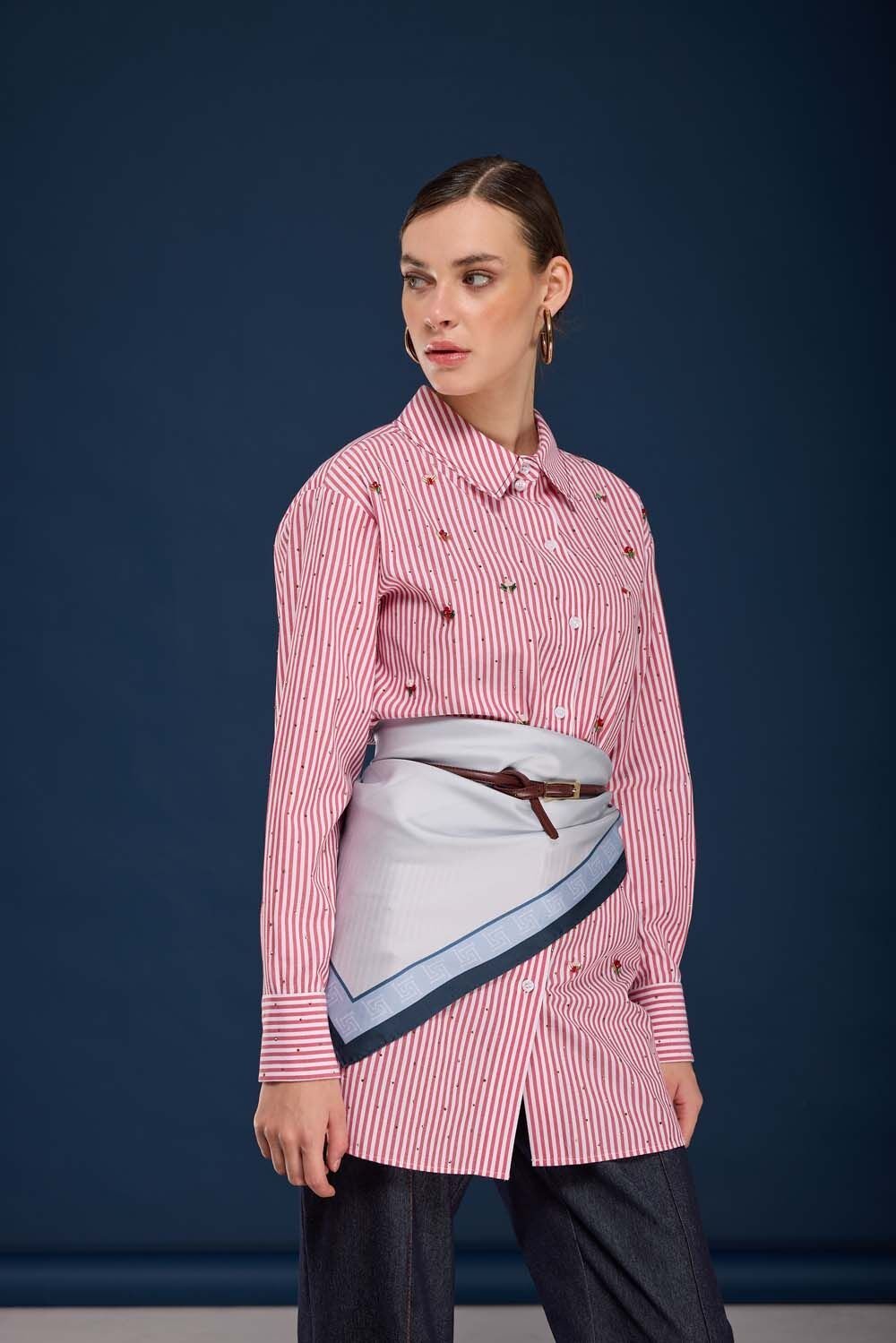 TAŞLI İŞLEMELİ GÖMLEK